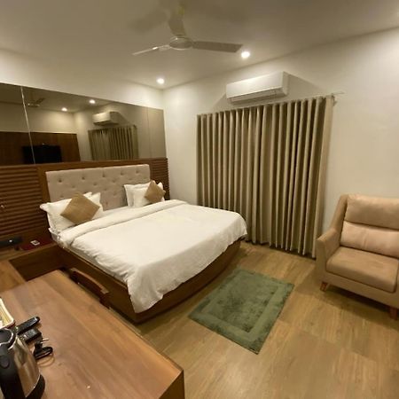 Hotel Evershine Rajkot Eksteriør billede