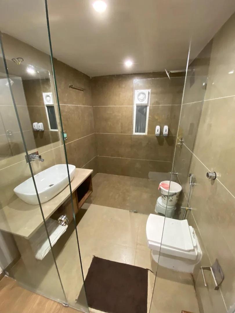 Hotel Evershine Rajkot Eksteriør billede