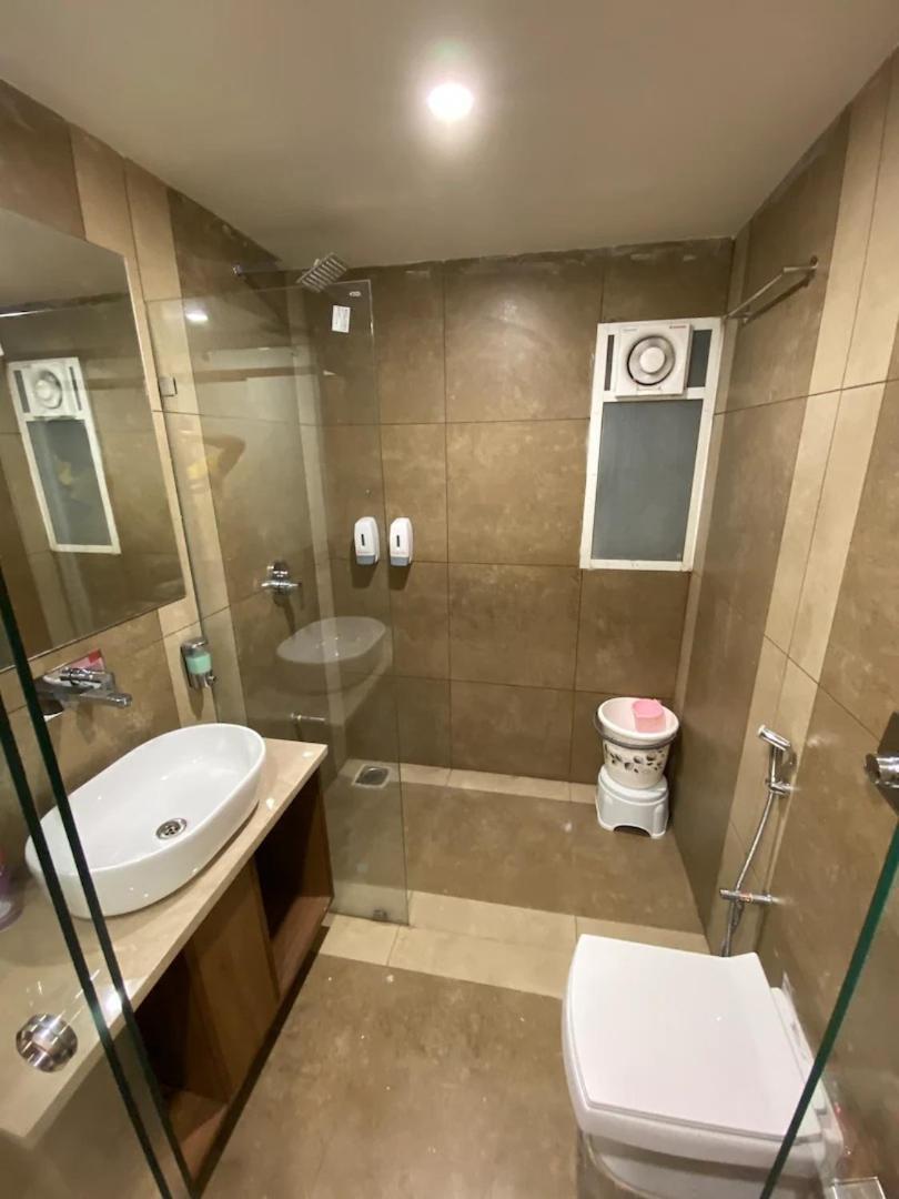 Hotel Evershine Rajkot Eksteriør billede