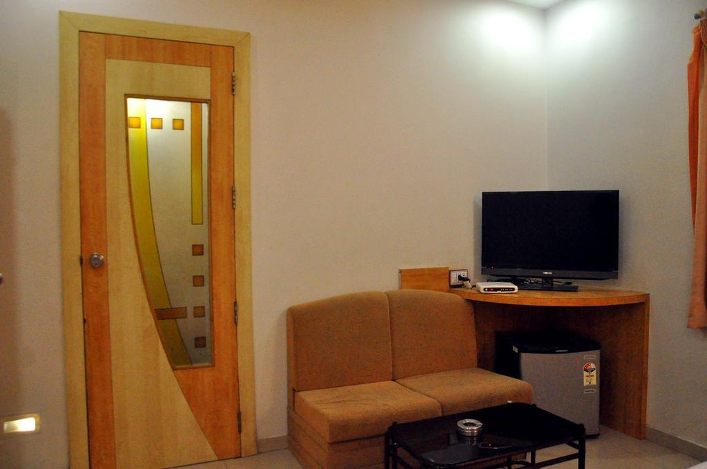 Hotel Evershine Rajkot Eksteriør billede