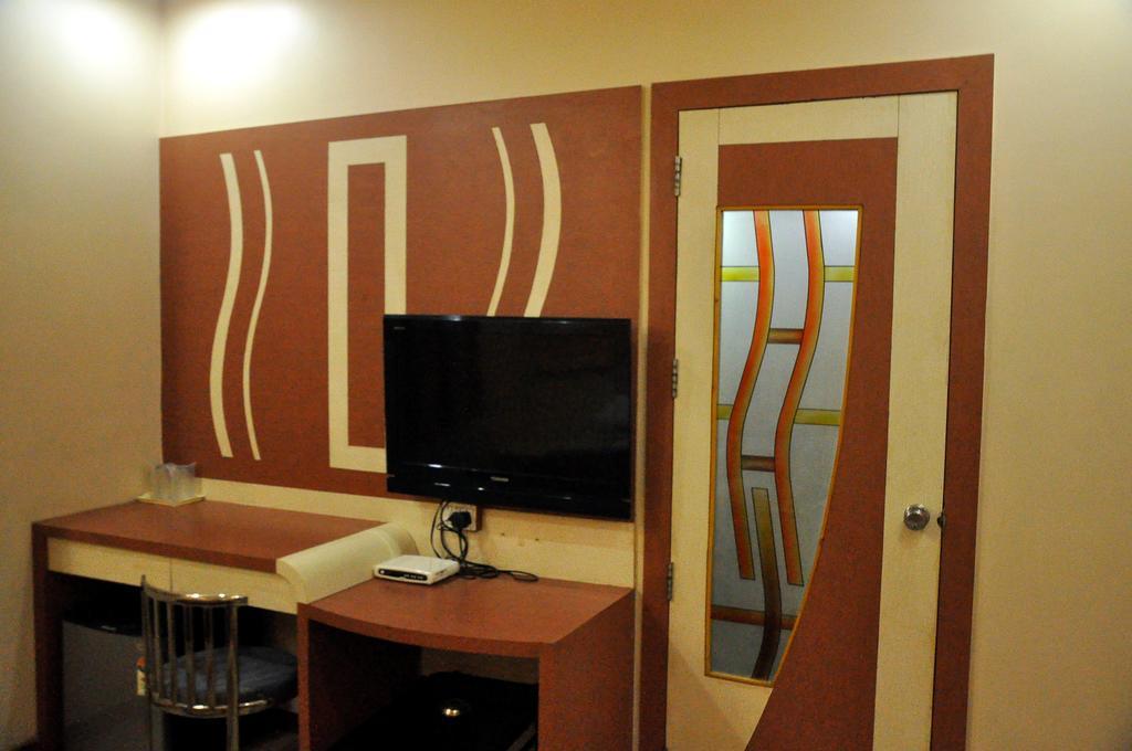 Hotel Evershine Rajkot Eksteriør billede