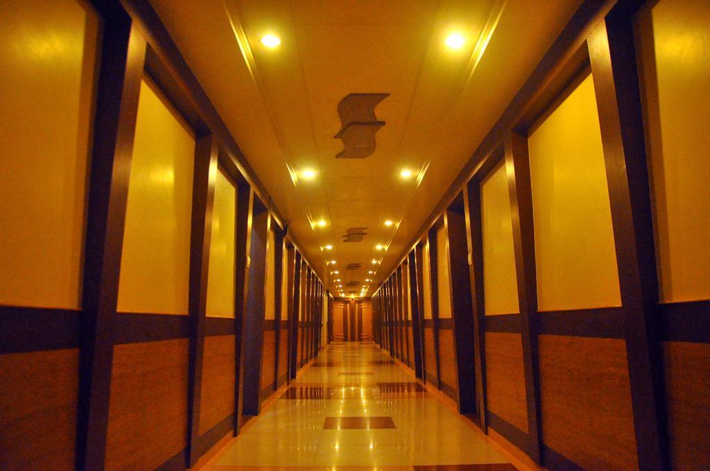 Hotel Evershine Rajkot Eksteriør billede
